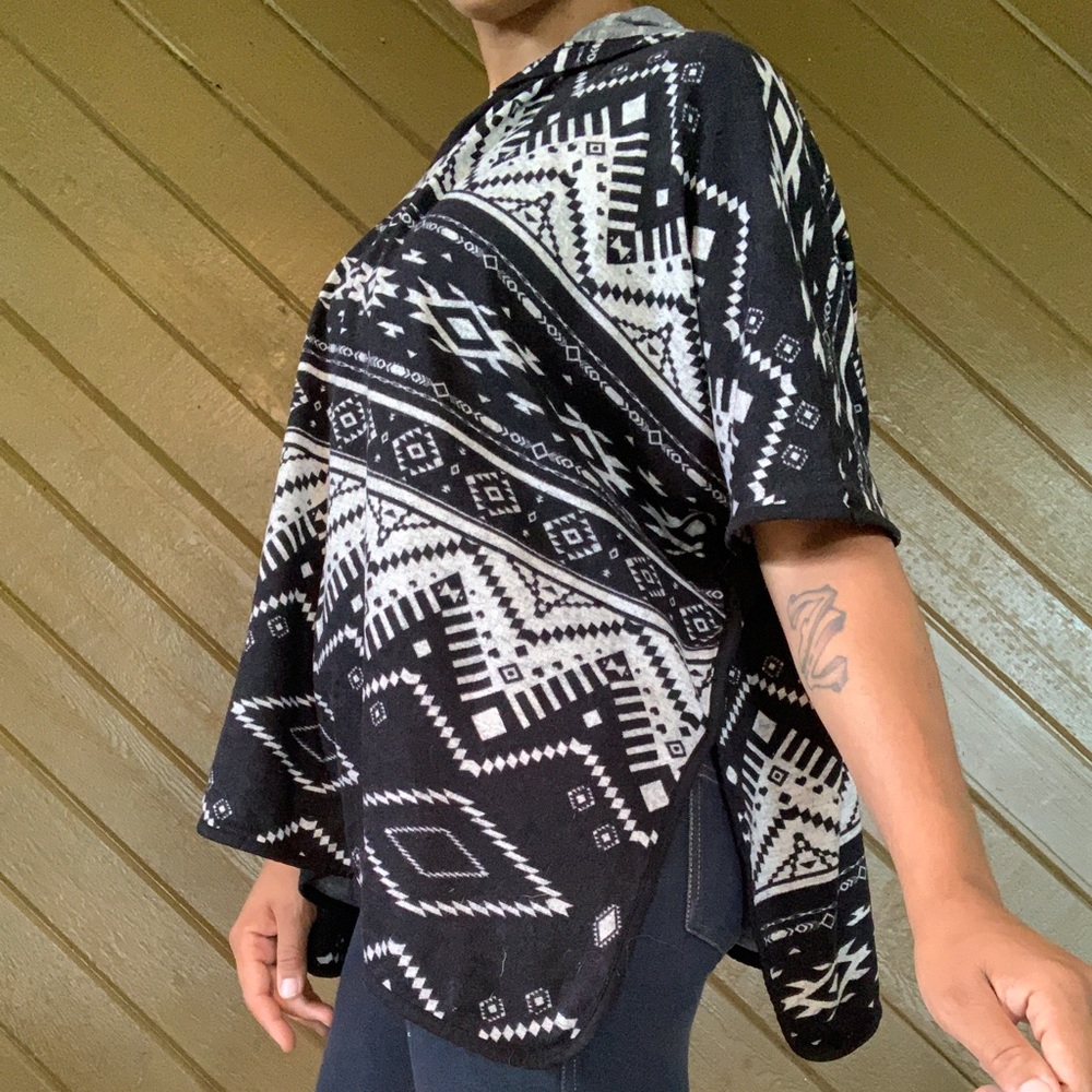 Kimono style poncho thing! Sz SM